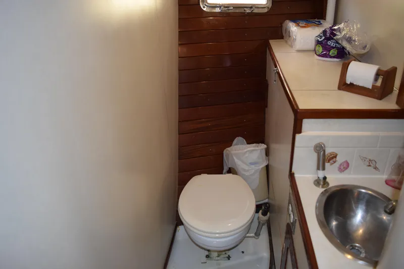 Slide: The Image of Sparkman & Stephens Sunward 48 1989 - 41