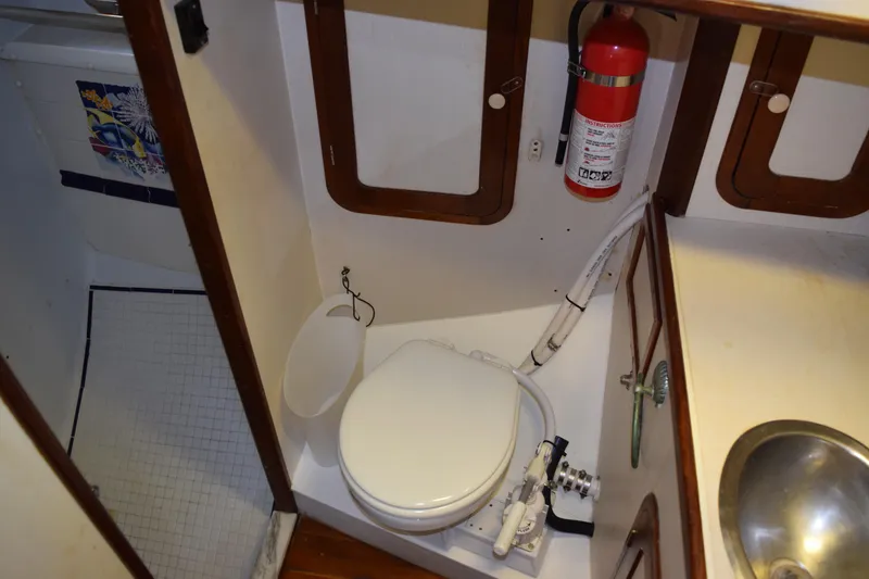 Slide: The Image of Sparkman & Stephens Sunward 48 1989 - 65