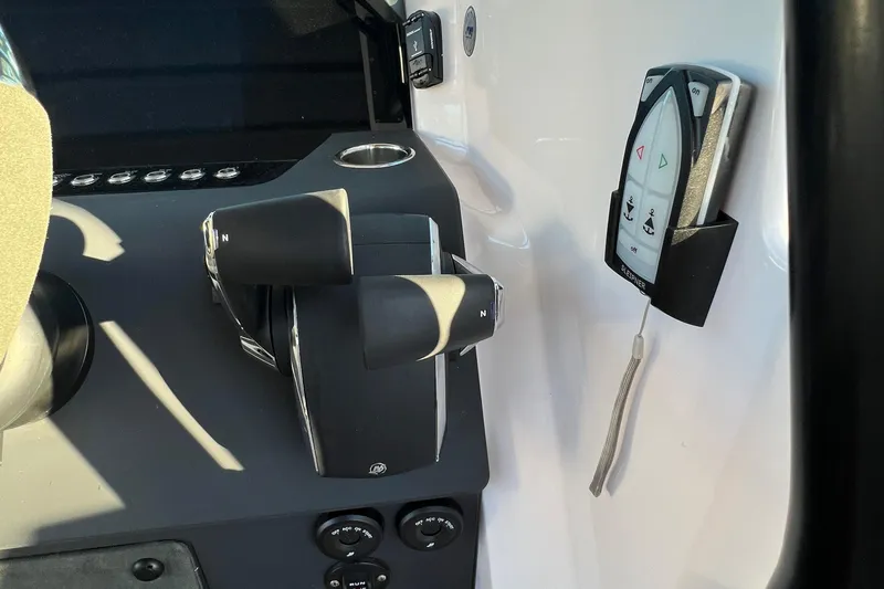 Slide: The Image of Axopar 37 Sun-Top 2023 - 76