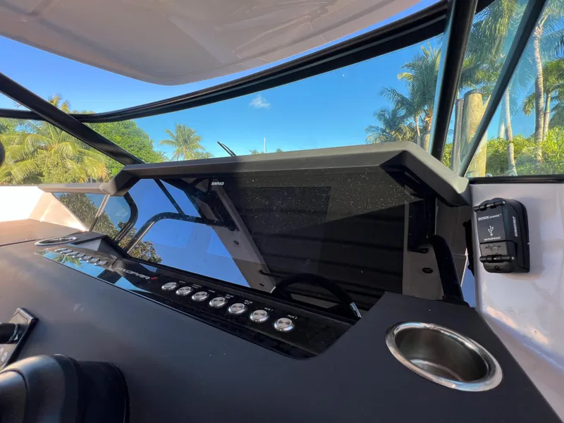 Slide: The Image of Axopar 37 Sun-Top 2023 - 81