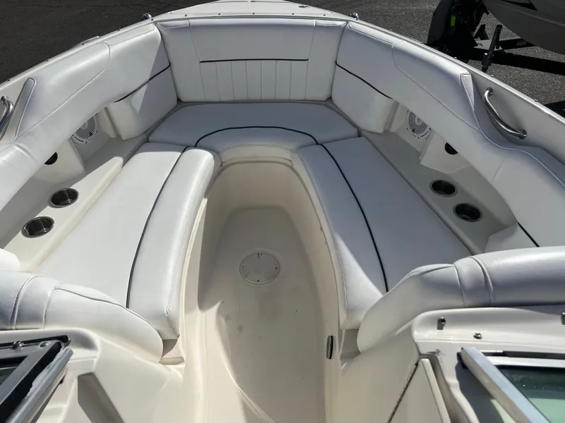 Slide: The Image of 2007 Sea Ray 250 SLX boat with white leather seating and cup holders. - 10