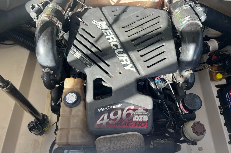 Slide: The Image of 2007 Sea Ray 250 SLX with MerCruiser 496 MAG HO engine. - 18