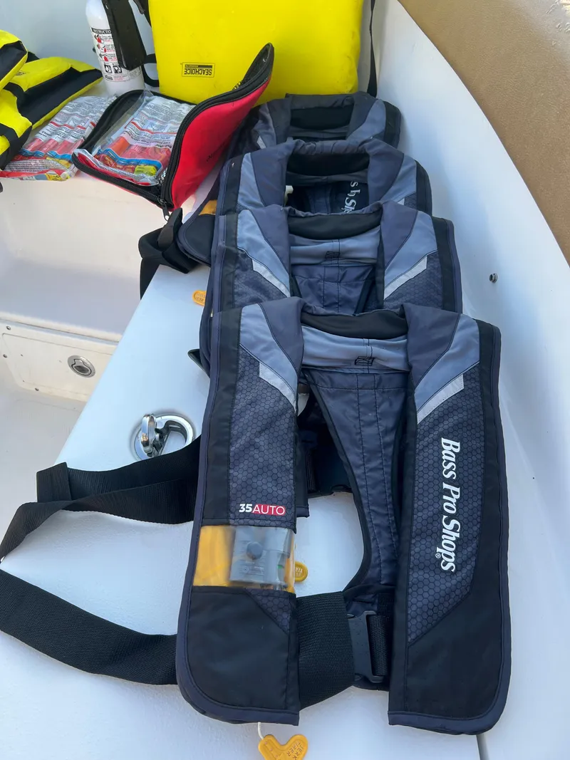 Slide: The Image of Bass Pro Shops life jackets on a 2020 Sea Hunt Gamefish 25 boat. - 10