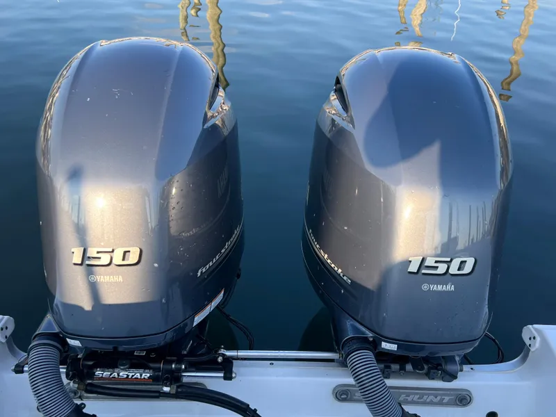 Slide: The Image of Twin Yamaha 150 outboard engines on a 2020 Sea Hunt Gamefish 25 boat. - 19