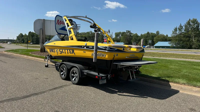 Slide: The Image of Malibu WAKESETTER 21 VLX 2012 - 2