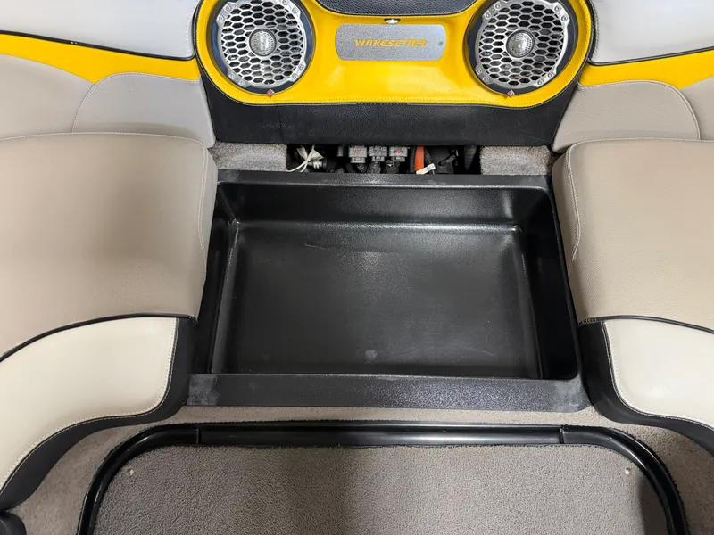 Slide: The Image of Malibu WAKESETTER 21 VLX 2012 - 28