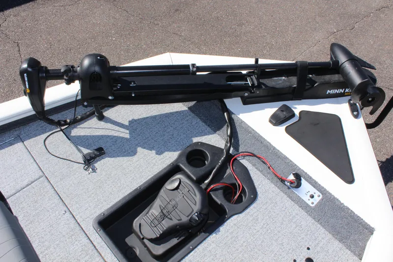 Slide: The Image of 2021 Tracker 195 TXW Tournament Edition boat with Minn Kota trolling motor. - 25