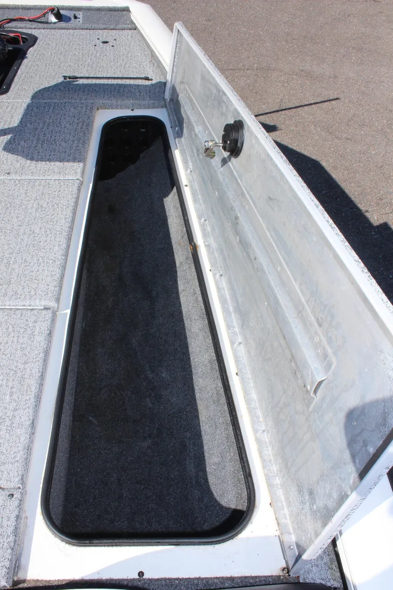 Slide: The Image of 2021 Tracker 195 TXW Tournament Edition storage compartment open. - 24
