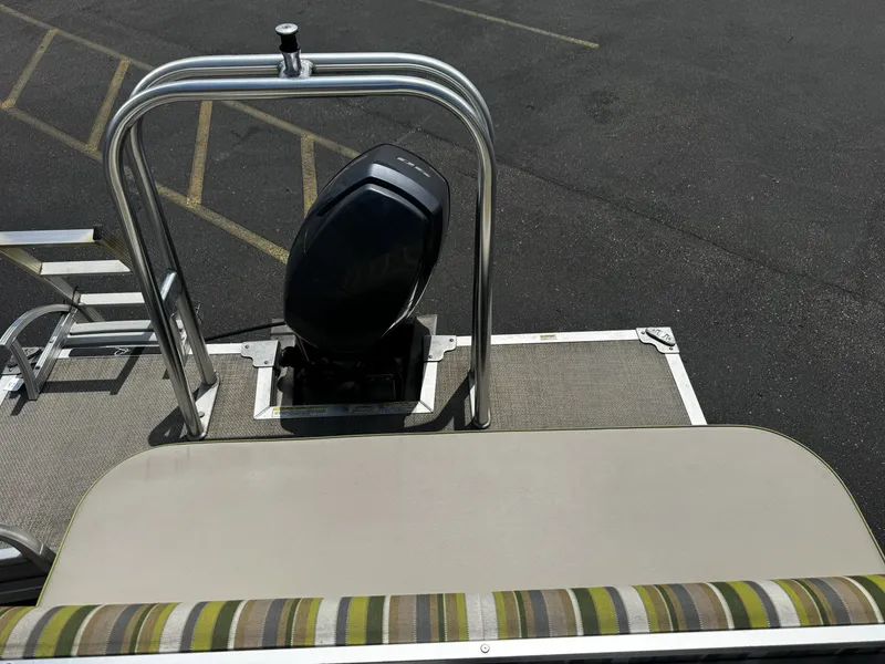 Slide: The Image of Apex Marine QWEST 823 AVANTI 2017 - 5