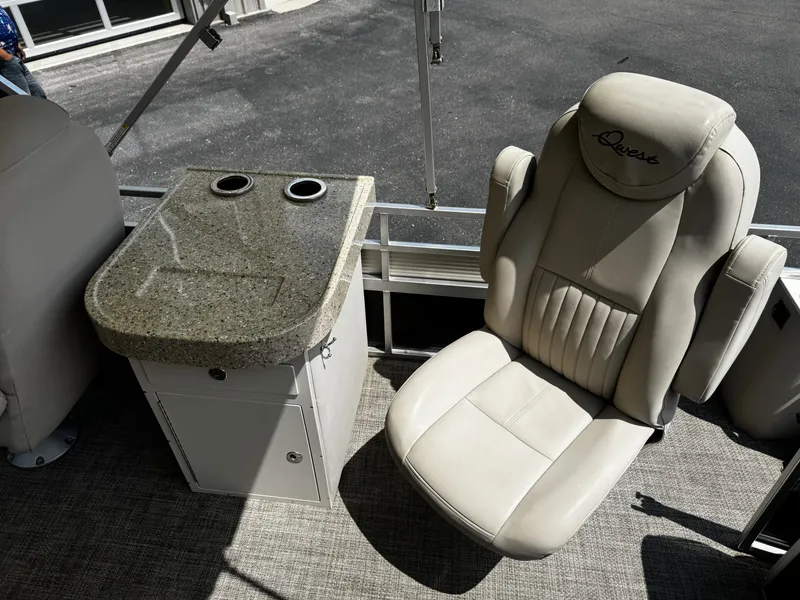 Slide: The Image of Apex Marine QWEST 823 AVANTI 2017 - 13