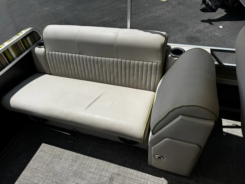 Slide: The Image of Apex Marine QWEST 823 AVANTI 2017 - 12