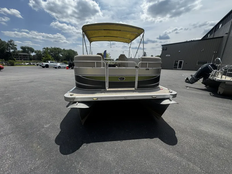 Slide: The Image of Apex Marine QWEST 823 AVANTI 2017 - 1