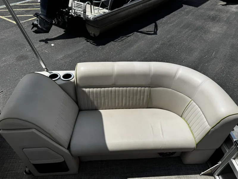 Slide: The Image of Apex Marine QWEST 823 AVANTI 2017 - 7