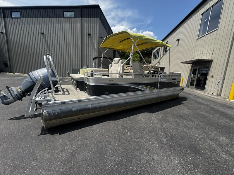 Slide: The Image of Apex Marine QWEST 823 AVANTI 2017 - 3