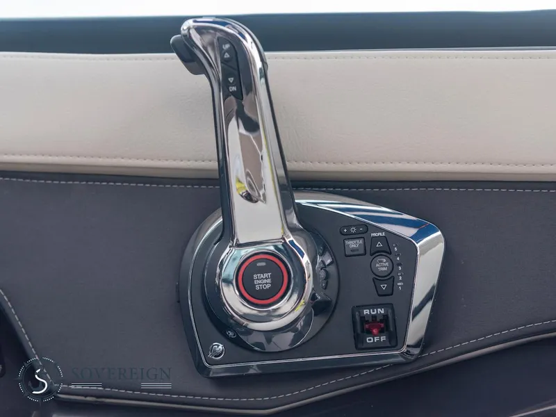 Slide: The Image of 2024 Monterey 275 Super Sport throttle control and start/stop button. - 18