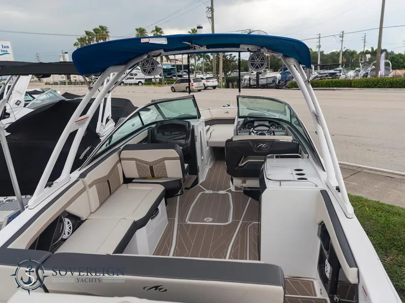 Slide: The Image of 2024 Monterey 275 Super Sport boat interior with seating and helm station. - 25