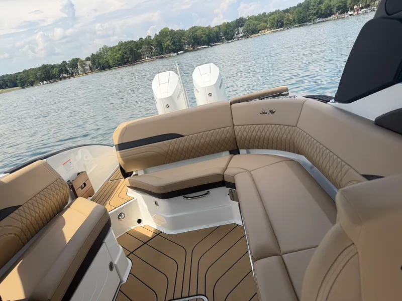 Slide: The Image of Sea Ray SLX 280 Outboard 2027 - 11