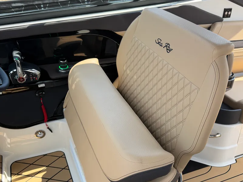 Slide: The Image of Sea Ray SLX 280 Outboard 2027 - 20