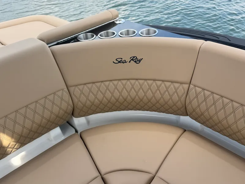 Slide: The Image of Sea Ray SLX 280 Outboard 2027 - 13