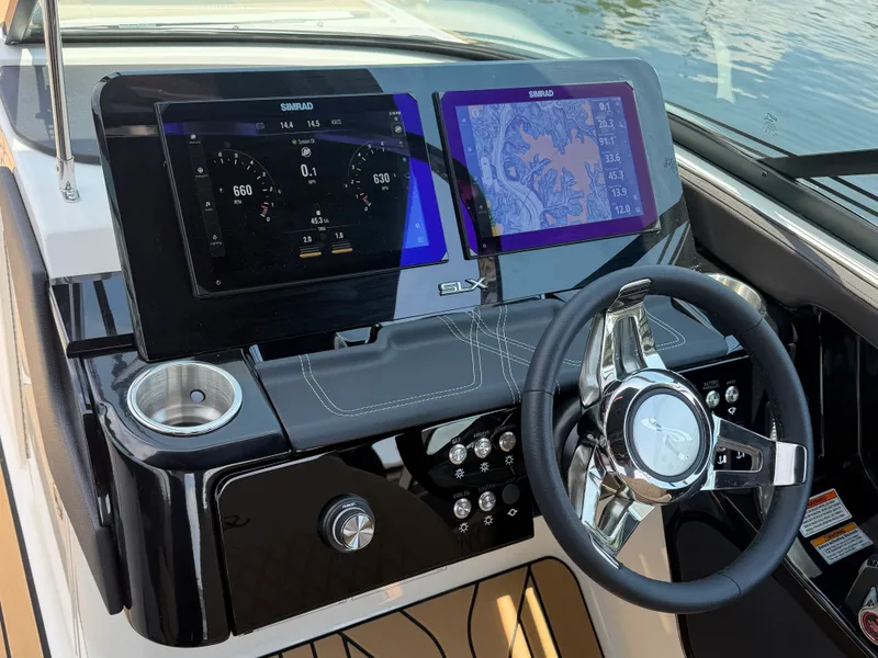 Slide: The Image of Sea Ray SLX 280 Outboard 2027 - 21