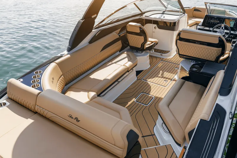 Slide: The Image of Sea Ray SLX 280 Outboard 2027 - 13