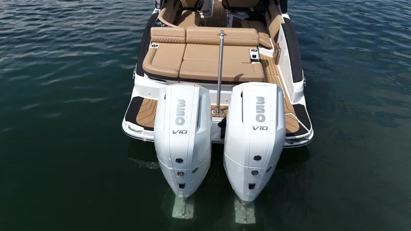 Slide: The Image of Sea Ray SLX 280 Outboard 2027 - 7