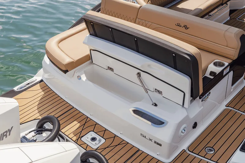 Slide: The Image of Sea Ray SLX 280 Outboard 2027 - 12