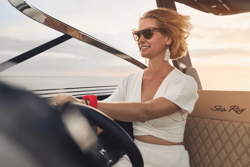 Slide: The Image of Sea Ray SLX 280 Outboard 2027 - 17