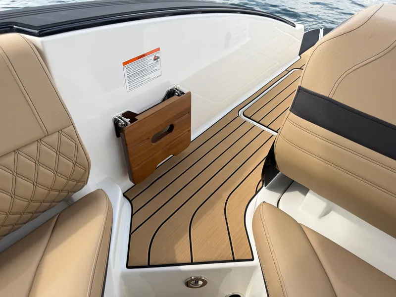 Slide: The Image of Sea Ray SLX 280 Outboard 2027 - 10