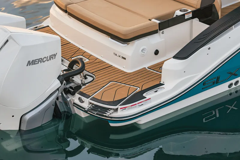 Slide: The Image of Sea Ray SLX 280 Outboard 2027 - 9