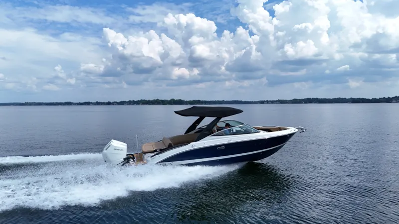 Slide: The Image of Sea Ray SLX 280 Outboard 2027 - 4