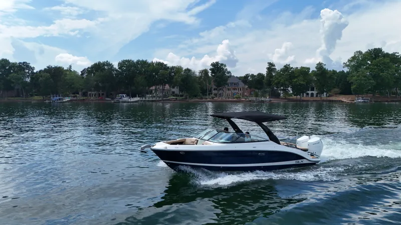 Slide: The Image of Sea Ray SLX 280 Outboard 2027 - 2