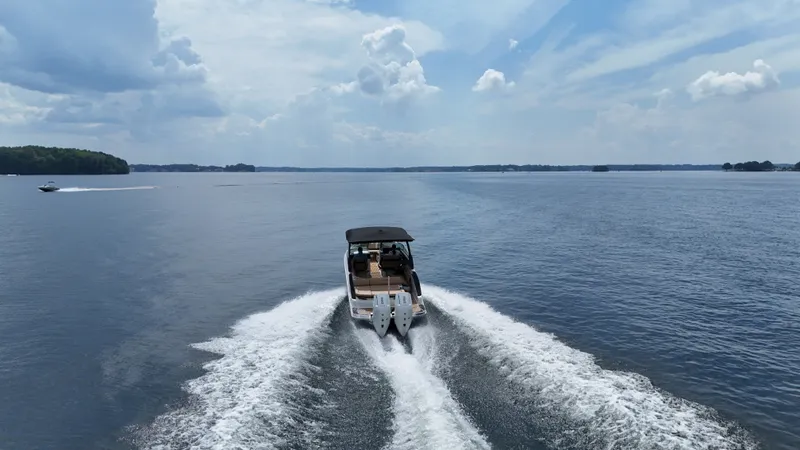 Slide: The Image of Sea Ray SLX 280 Outboard 2027 - 26