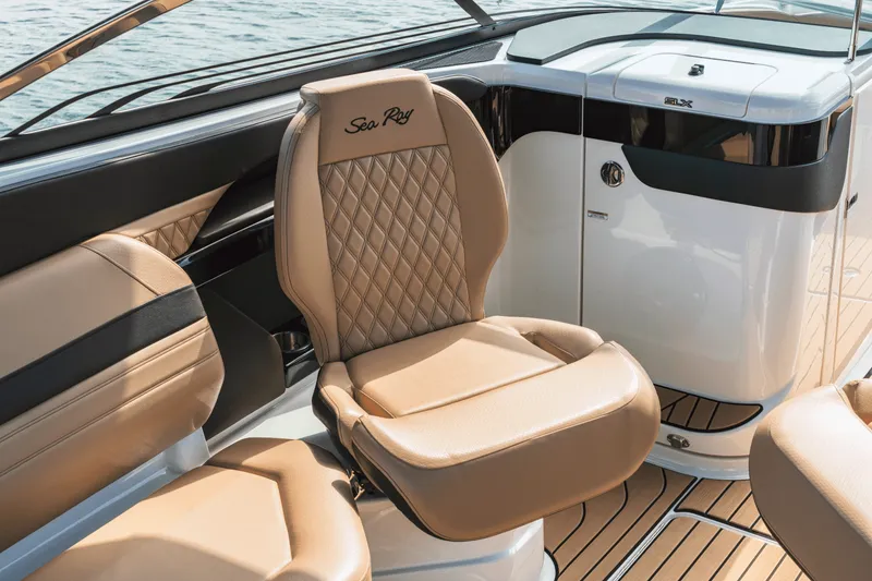 Slide: The Image of Sea Ray SLX 280 Outboard 2027 - 18