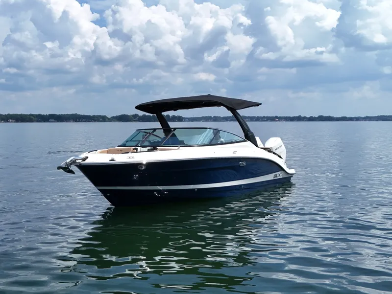 Slide: The Image of Sea Ray SLX 280 Outboard 2027 - 4