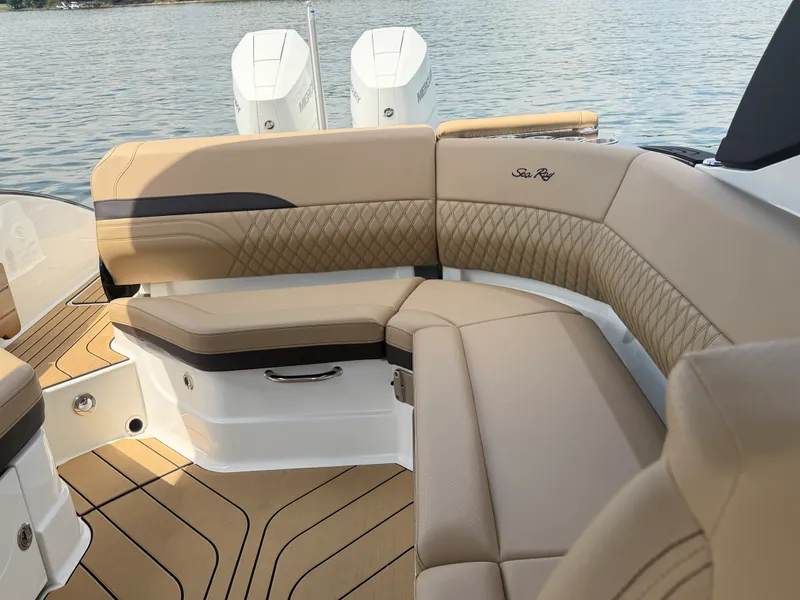 Slide: The Image of Sea Ray SLX 280 Outboard 2027 - 12