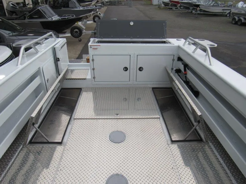 Slide: The Image of Hewescraft 270 Alaskan 2026 - 10