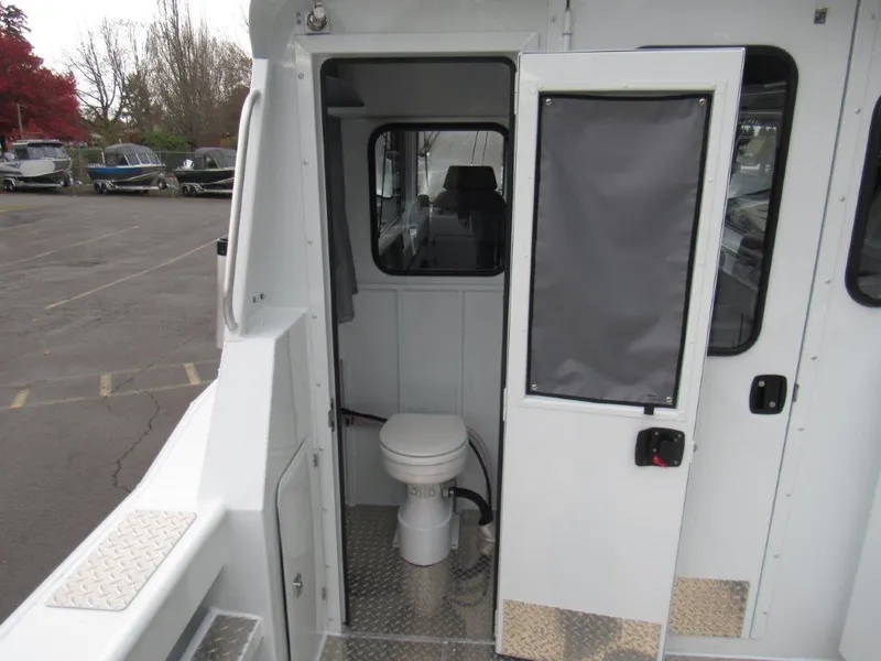 Slide: The Image of Hewescraft 270 Alaskan 2026 - 13