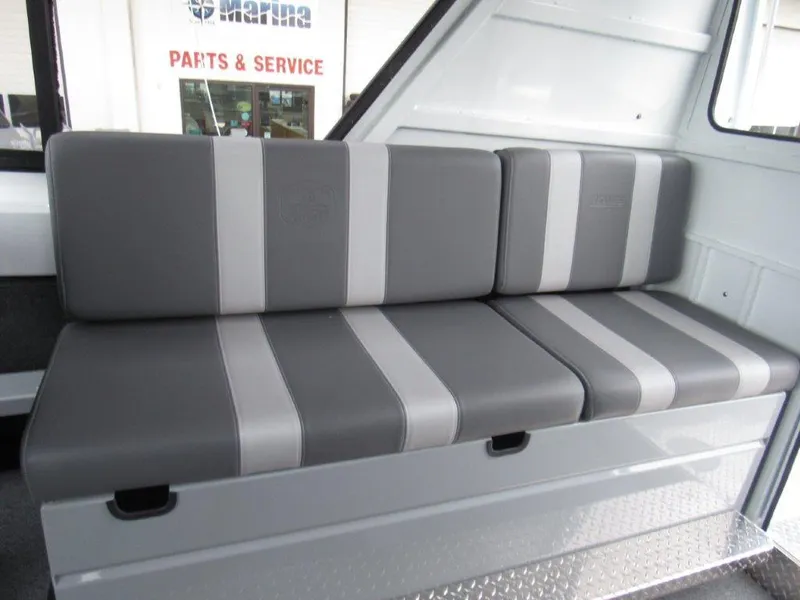 Slide: The Image of Hewescraft 270 Alaskan 2026 - 17