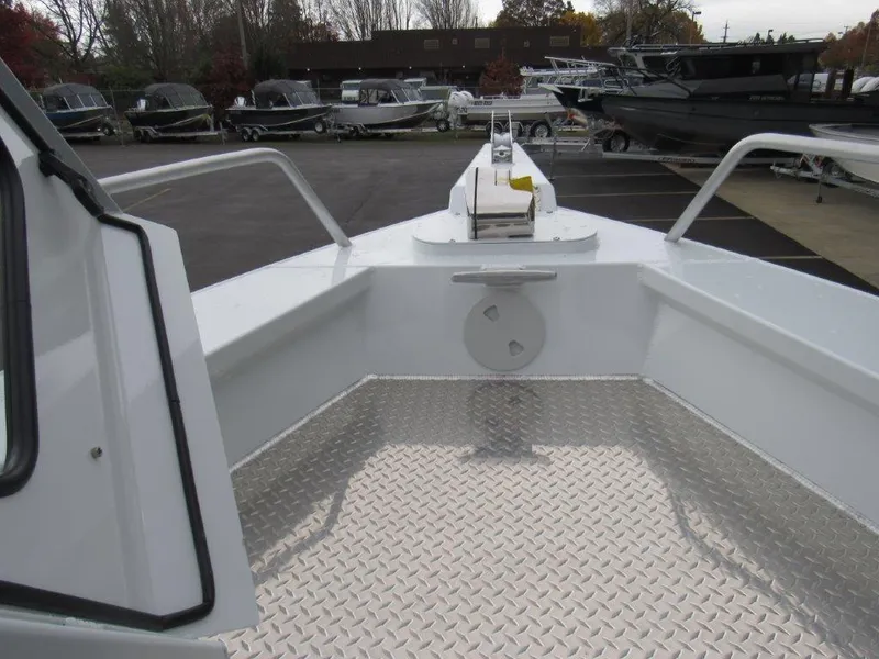 Slide: The Image of Hewescraft 270 Alaskan 2026 - 18