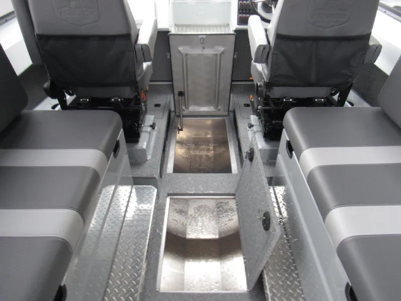 Slide: The Image of Hewescraft 270 Alaskan 2026 - 19