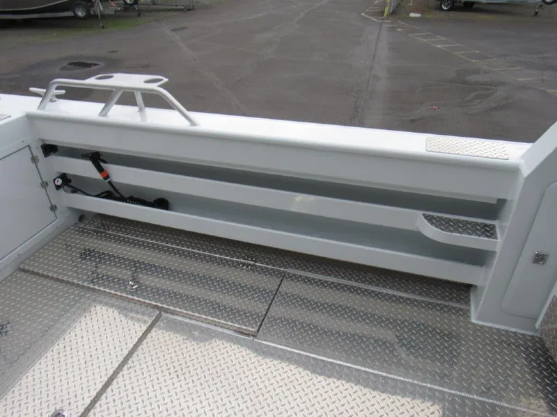 Slide: The Image of Hewescraft 270 Alaskan 2026 - 8