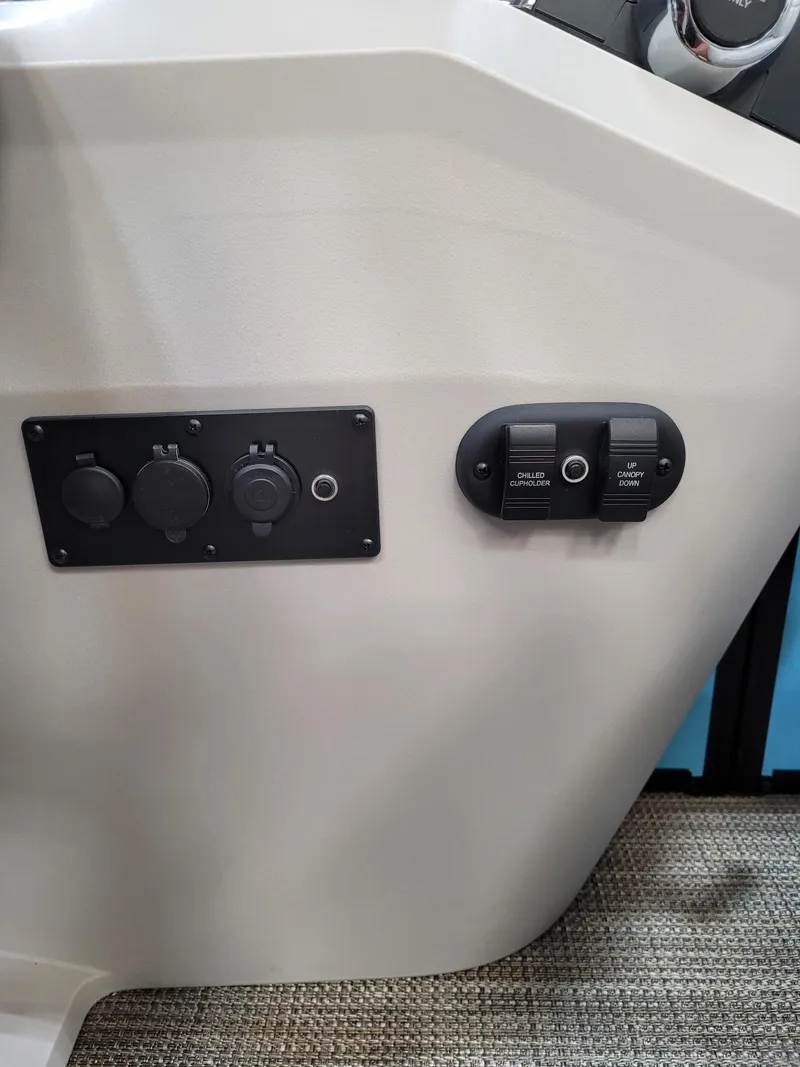 Slide: The Image of Sweetwater SW2286SB 2024 - 16