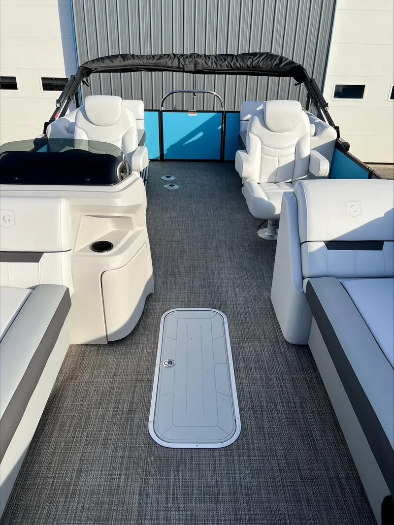 Slide: The Image of Sweetwater SW2286SB 2024 - 17