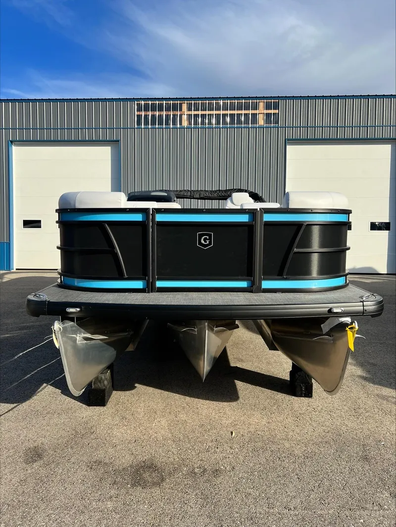 Slide: The Image of Sweetwater SW2286SB 2024 - 24