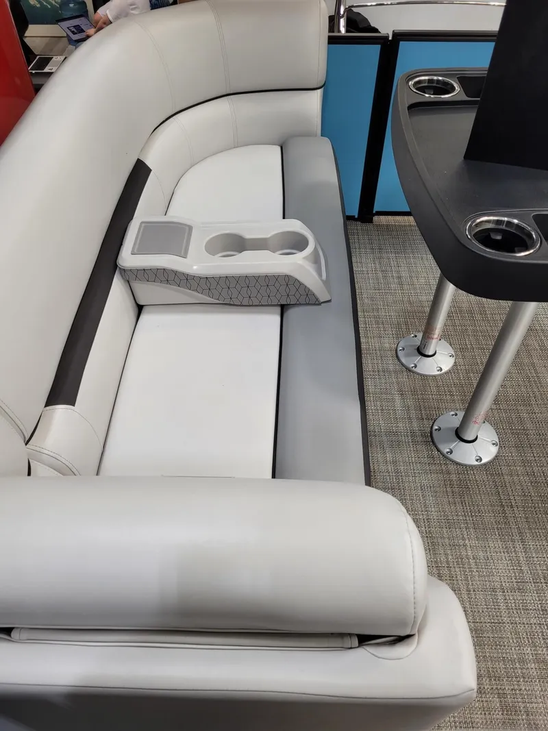 Slide: The Image of Sweetwater SW2286SB 2024 - 5