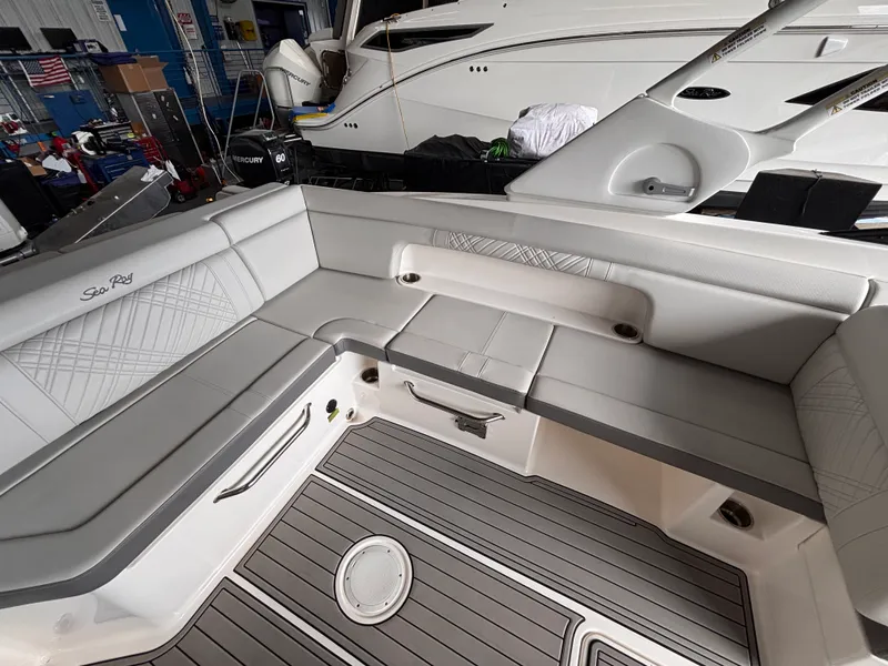 Slide: The Image of Sea Ray SDX 290 Outboard 2026 - 10