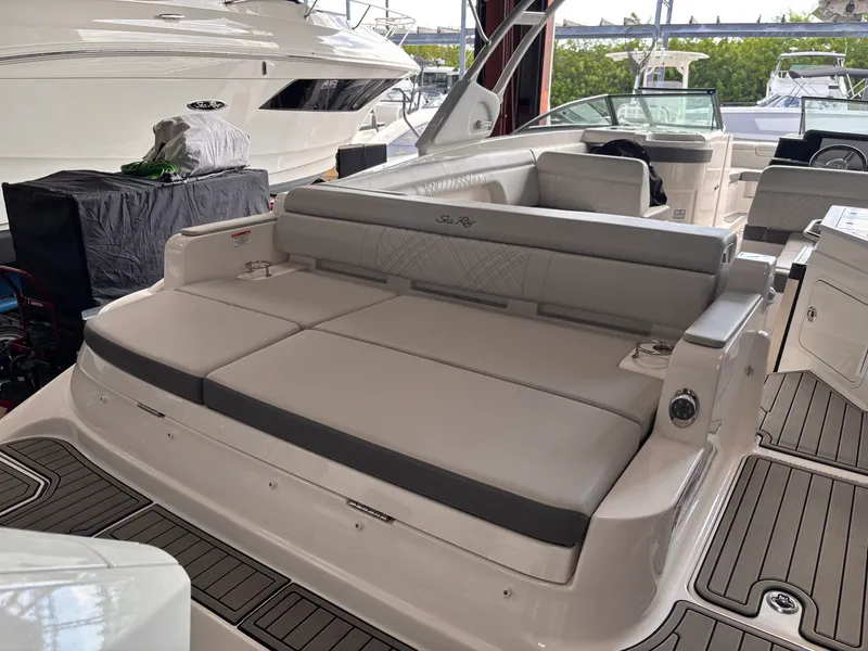 Slide: The Image of Sea Ray SDX 290 Outboard 2026 - 3