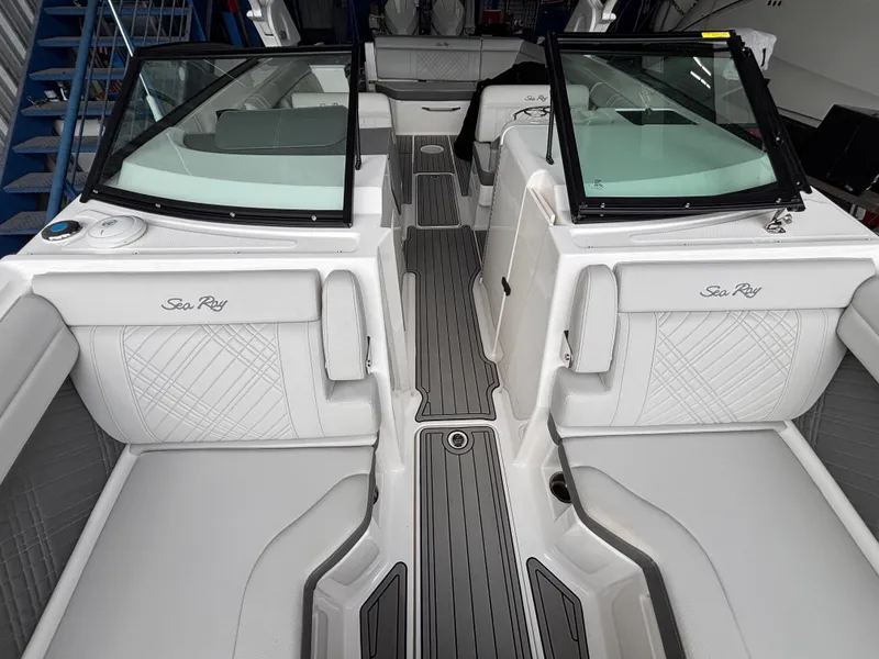 Slide: The Image of Sea Ray SDX 290 Outboard 2026 - 18