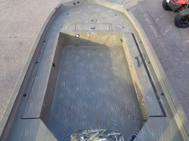 Slide: The Image of 2024 Tracker Grizzly 1654 T Sportsman boat interior with camouflage pattern. - 11